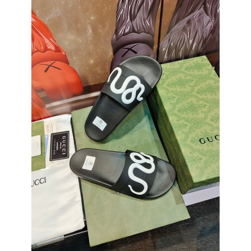 G*u*i slippers